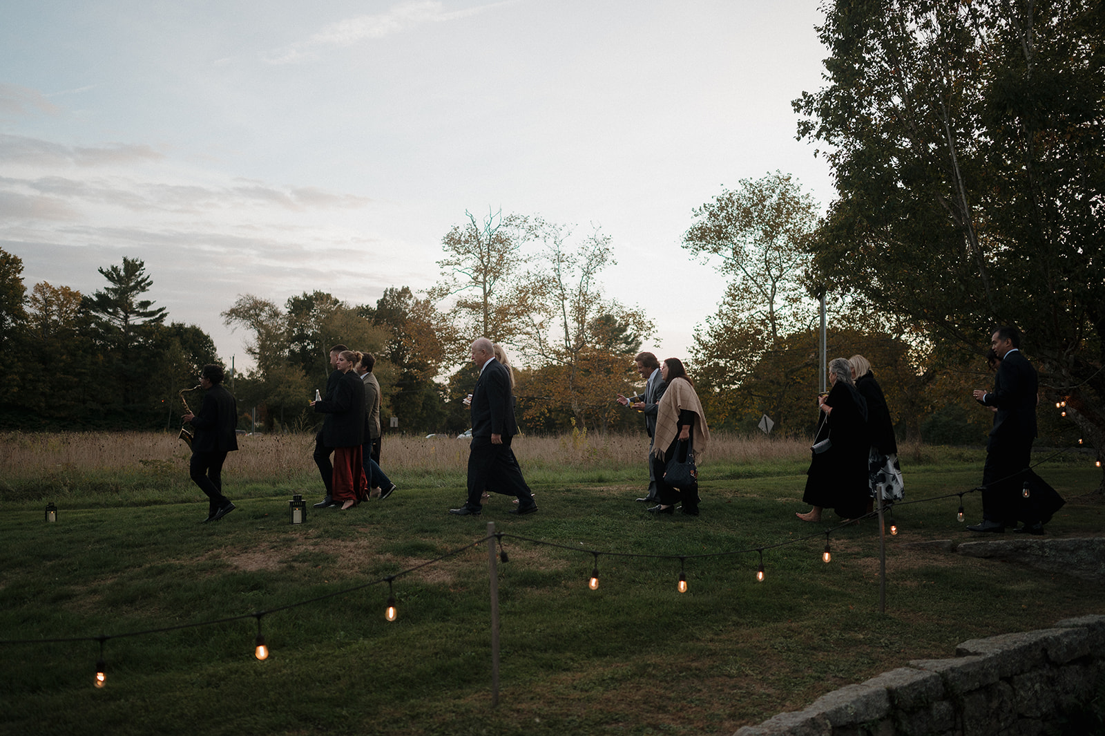 Guests walking to the reception at Stone Acres Farm. 